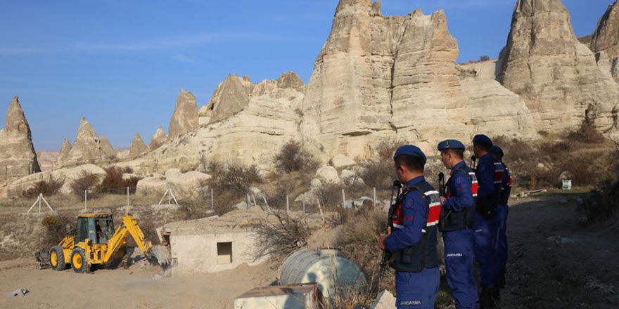 Peribacaları arasındaki kaçak yapılar yıkılıyor