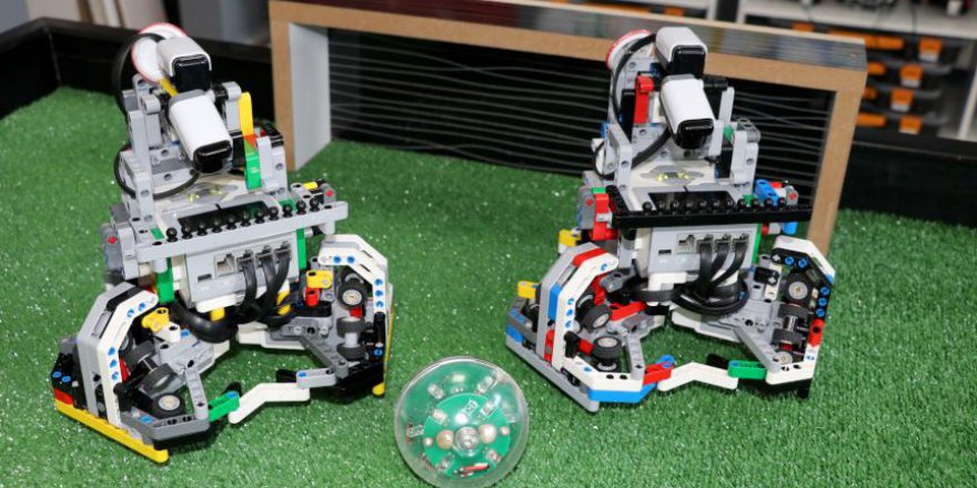 Türkiye'de yapılan yapay zeka robotlar futbol maçı yaptı