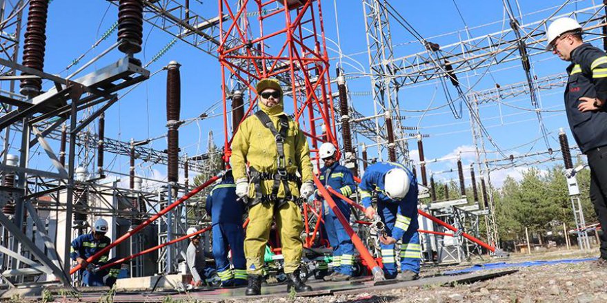 Kesintisiz enerjiyi 400 bin volta 'dokunarak' veriyorlar