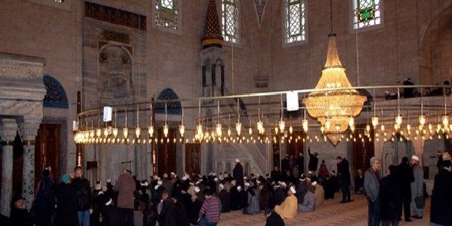 Borçlu caminin elektriği kesildi