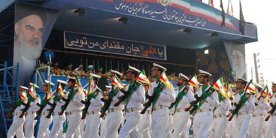 'Ehli Sünnet alimleri İran'da devrim treninden indirildiler'