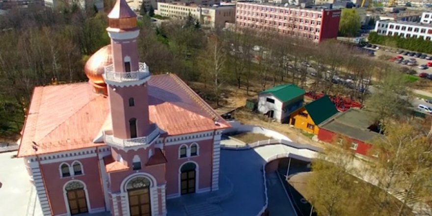 Belarus'taki Minsk Camii her kesimden Müslümanı çekiyor