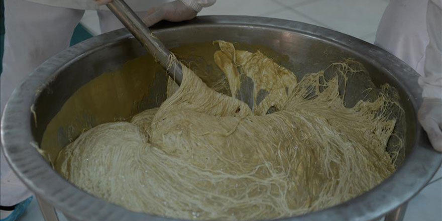 Mahpuslar, arkadaşları için 'helva' üretiyorlar