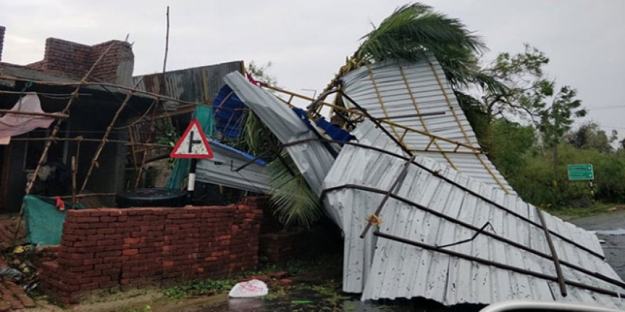 Hindistan'daki fırtınada ölü sayısı 23