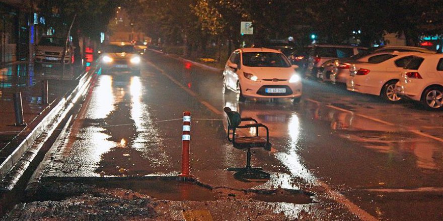 İzmir'in ortasında trafiğe 'sandalyeli' koruma