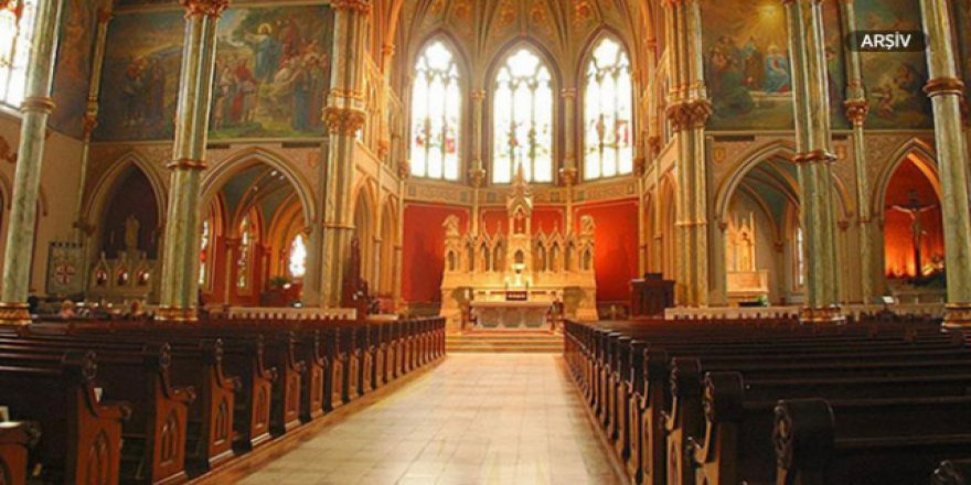 Papaz kiliseyi soydu