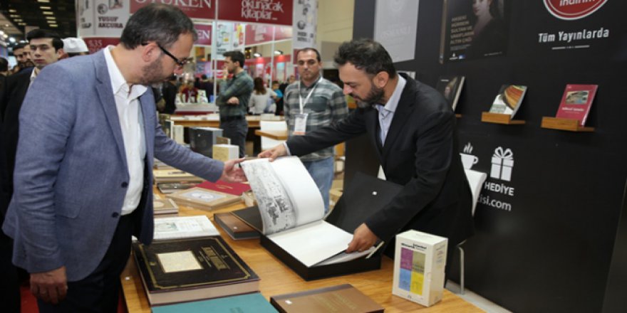 Gençlik ve Spor Bakanı: 'Gençlerimizin kitaba olan ilgisi sevindirici'