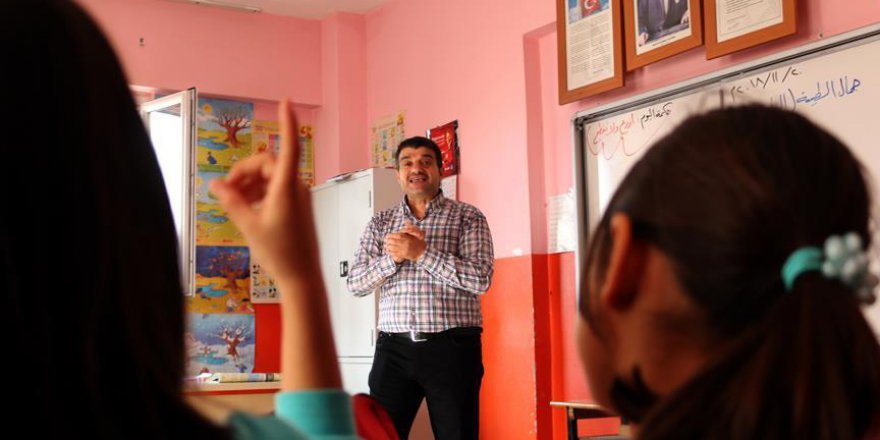 Suriyeli öğretmenler savaş mağduru çocukları geleceğe hazırlıyor