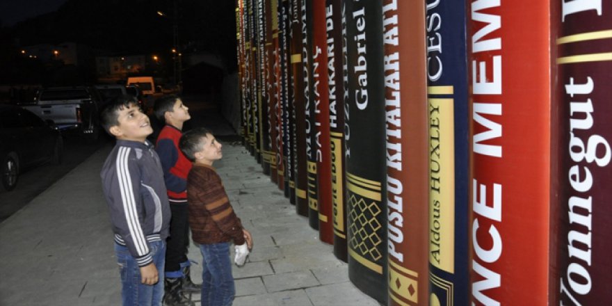 Çukurca'ya kitap şeklinde tabela