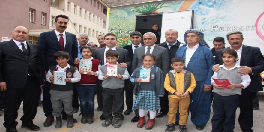 Hakkarili köy öğrencileri farklı kitaplara kavuştu