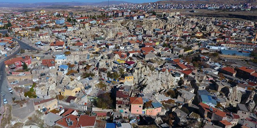 Yüzlerce yıllık kaya oyma ev geleneğinden vazgeçmiyorlar