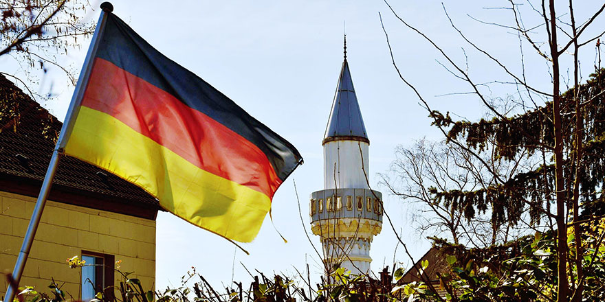 Almanya Müslümanları, Almanlardan daha fazla demokrasiden memnun