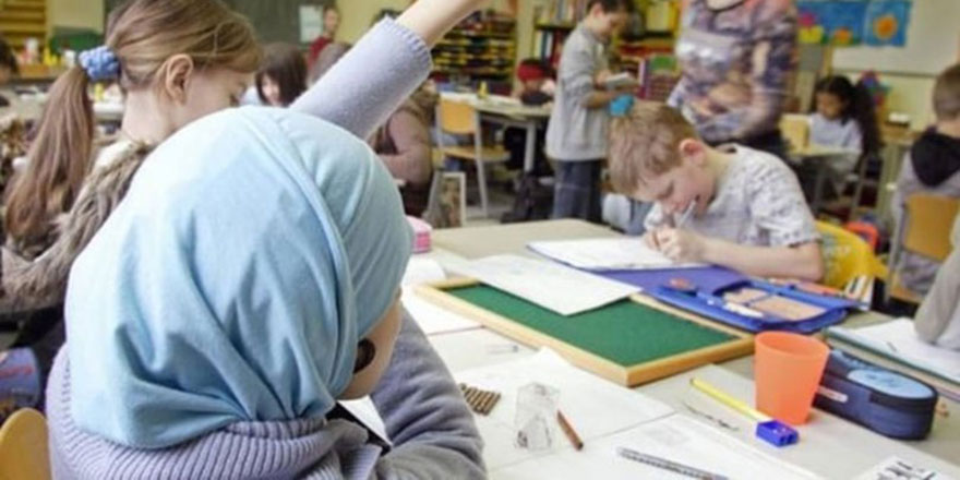 Üzerinde anlaştıkları ilk konu başörtüsü yasağı oldu!