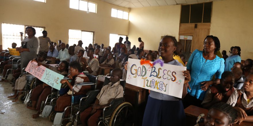Nijerya'da engelli okuluna Türkiye'den ziyaret