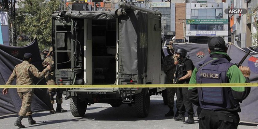 Pakistan'da medreseye terör saldırısı