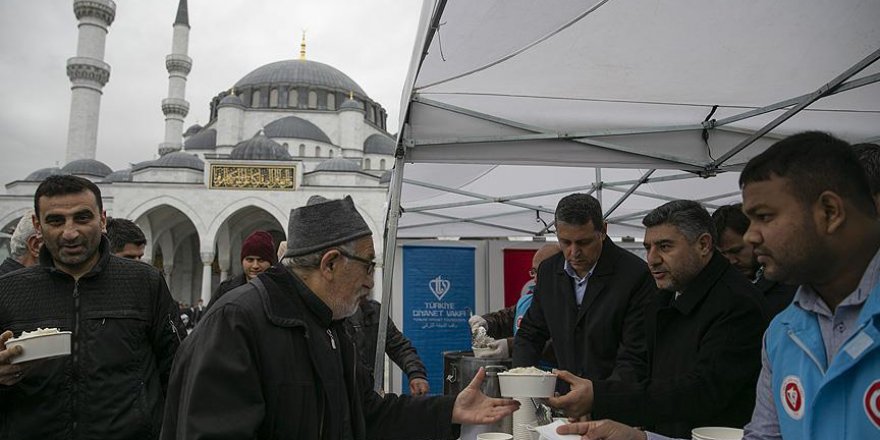 TDV'den Mevlid-i Nebi'ye özel ikram