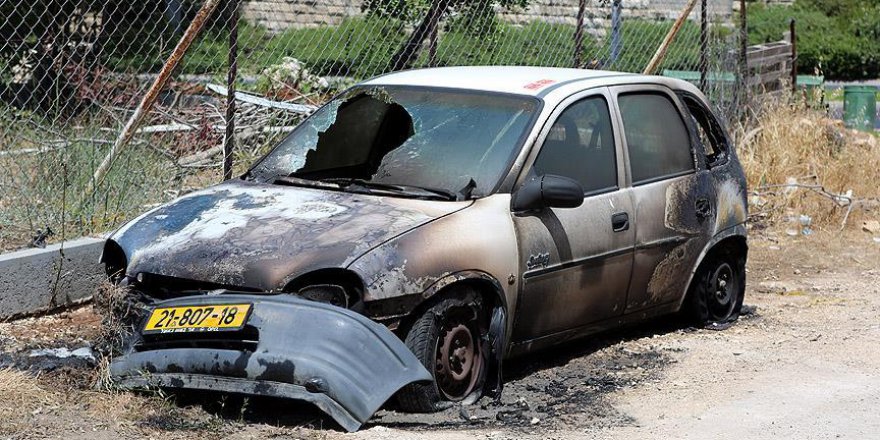 Yahudi yerleşimciler Filistinlilere ait araçları ateşe verdi