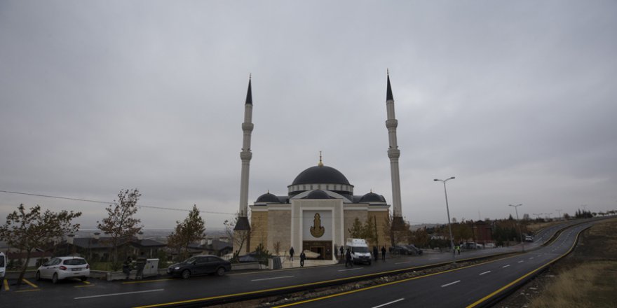 Abdullah Bin Ali Al Attiyah Camisi törenle ibadete açıldı