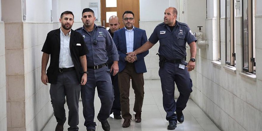 İşgalci İsrail Kudüs Valisi'ni bir kez daha gözaltına aldı