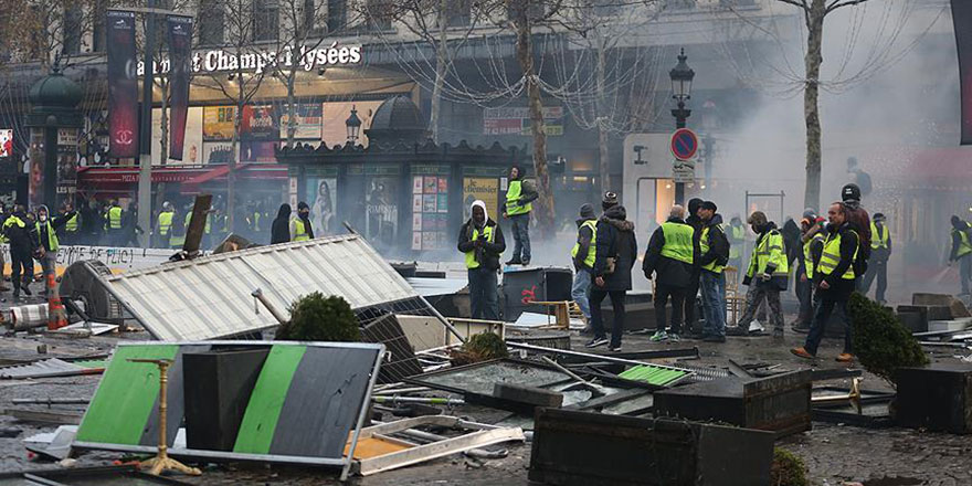 Sarı Yelekliler'in inadı 17. haftaya taşındı