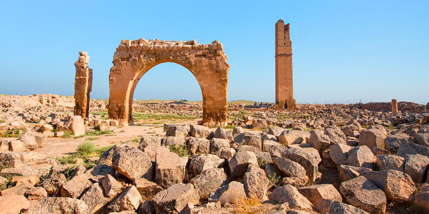 Antik Harran Ören Yeri'ndeki eserlerin müzeye 'hassas yolculuğu'