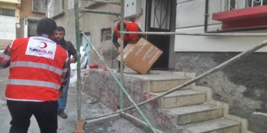 Antep'teki yangından mağdur olan aileye Türk Kızılayı'nın yardım eli