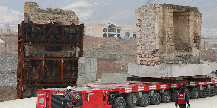 600 yıllık Eyyubi Camisi'nin ilk bölümü taşındı