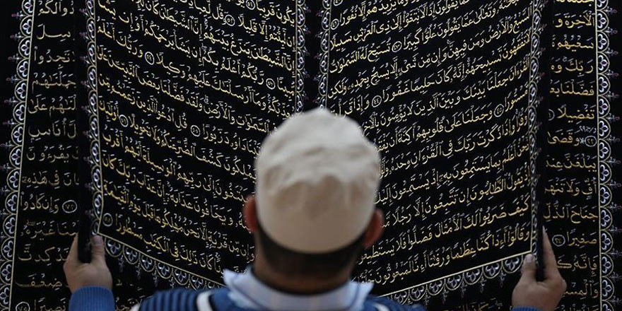 Suriyeli Hadi, kumaşa nakşettiği Kur'an-ı Kerim'i yüz binlerle buluşturdu
