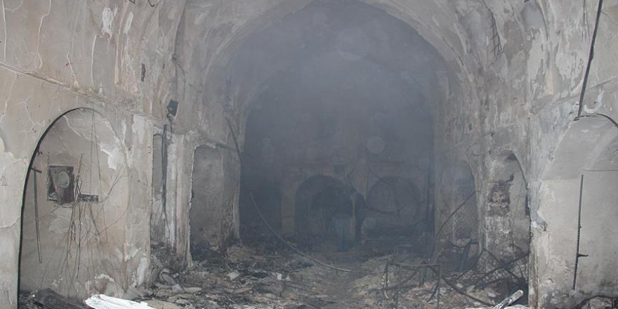 Üç gün önce yanan Osmanlı Yadigarı çarşı ilgi bekliyor