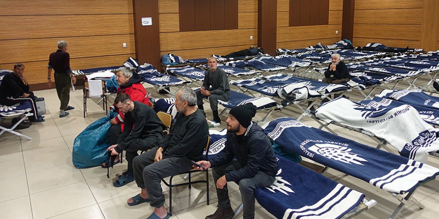 Havalar soğudu, evsizlere sıcak yuva bulundu