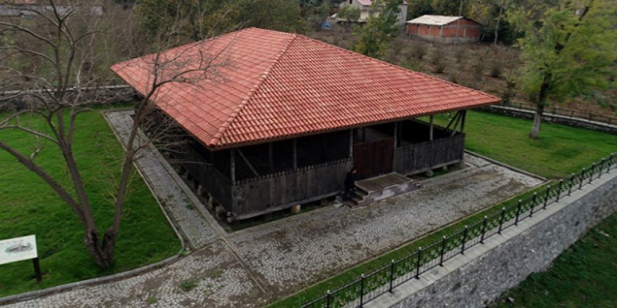 Restore edilen cami ibadete açıldı