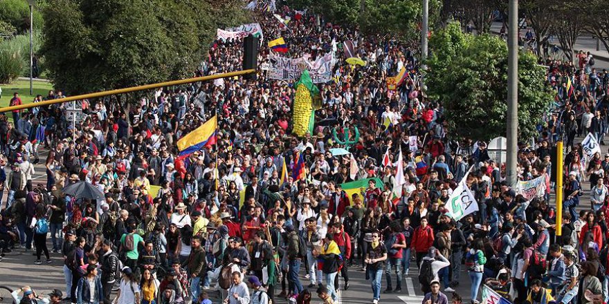 Kolombiya'da halk sokaklardan çıkmıyor