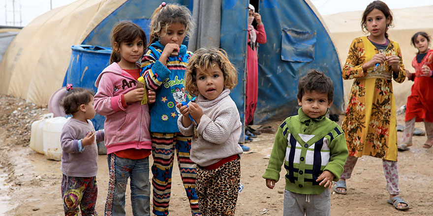 Üniversiteli gönüllüler Suriyeli çocukları oyunlarla eğitiyor