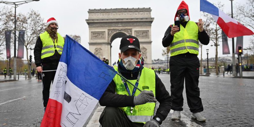 Fransa'da protestocular verileni yeterli bulmadı