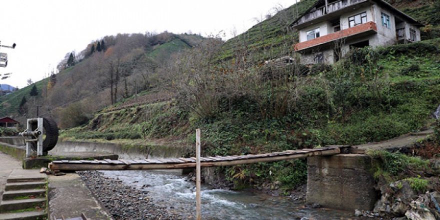 Rize'de selin yıktığı köprüler tekrar yapılacak