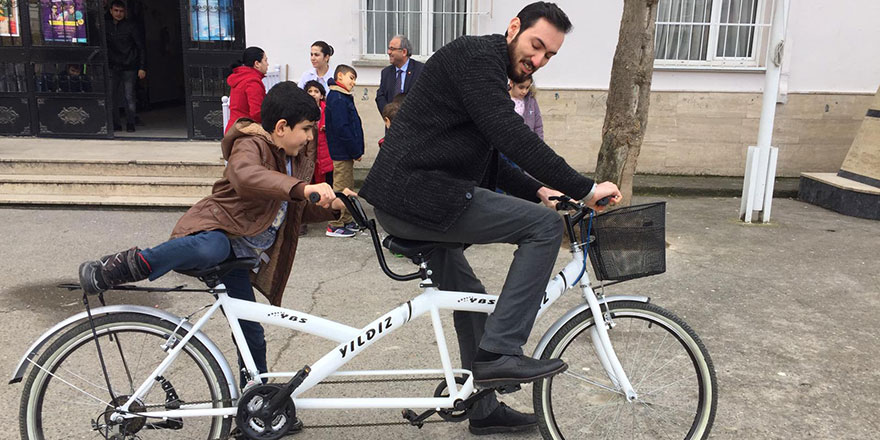 Görme engelli öğrencilerinin bisiklete binme hayalini gerçekleştirdiler