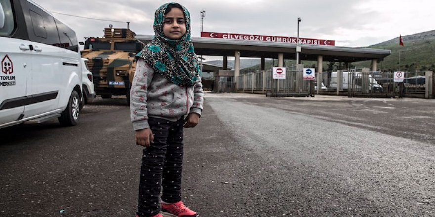 Türkiye'nin sahip çıktığı Suriyeli kız ülkesine döndü