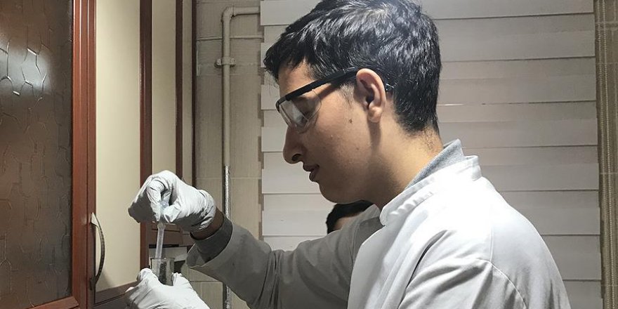 Google Bilim Fuarı'nda finale kalan öğrenciye Bakan Selçuk destek verdi