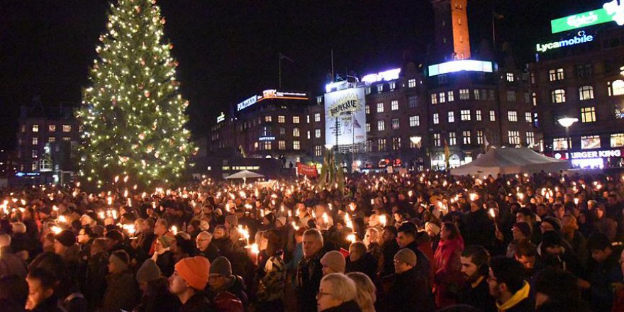 Mültecileri tecrit etmek isteyen Danimarka'da sert protestolar