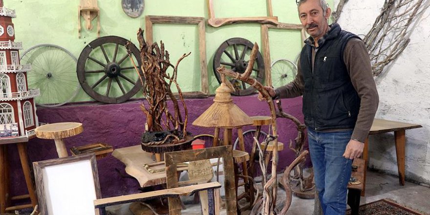 Emekli olduktan sonra başladığı ahşap işinde ustalaştı