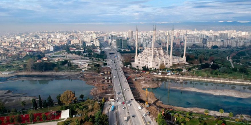 Seyhan Nehri'nin dibinden farklı atıkları çıkarıldı