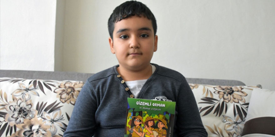 9 yaşındaki 'kitap kurdu' Mirhat 4 hikaye kitabı yazdı