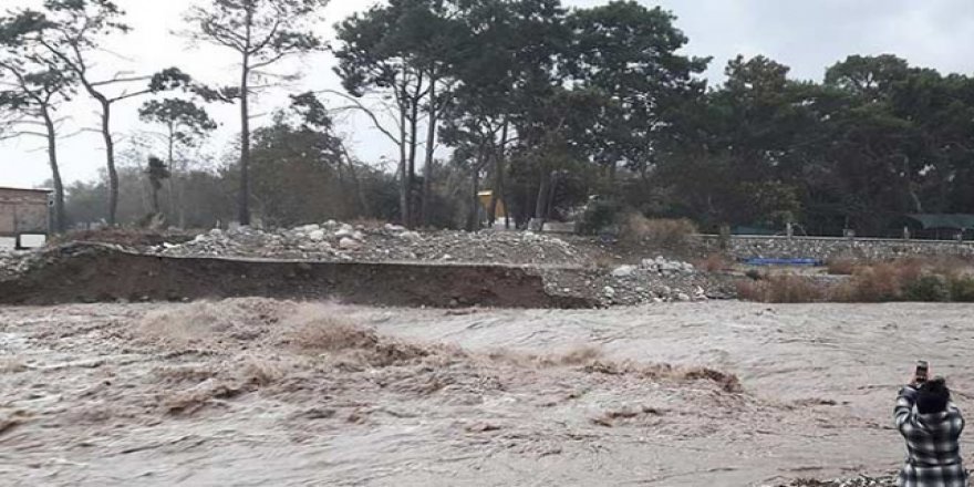 Antalya'da günlük yağış rekoru kırıldı