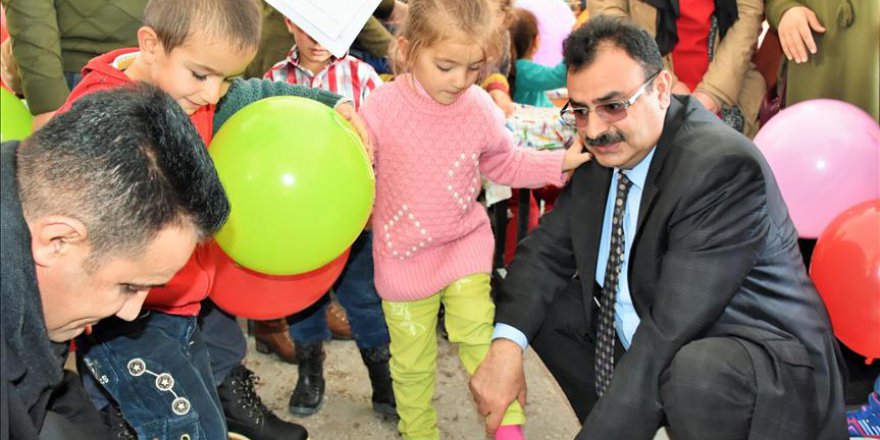 Muş'ta köy çocuklarını 'ısıtan' yardım