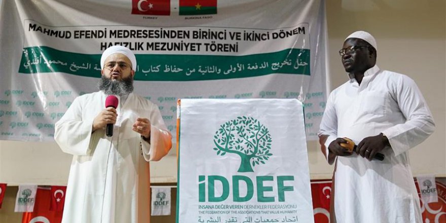 İDDEF'in Burkina Faso'daki medresesinden 57 hafız mezun oldu