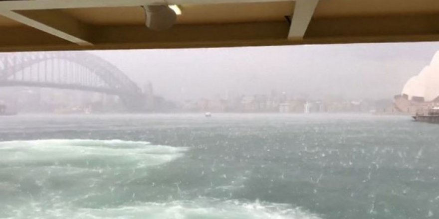 Avustralya'ya tenis topu kadar dolu yağdırıldı
