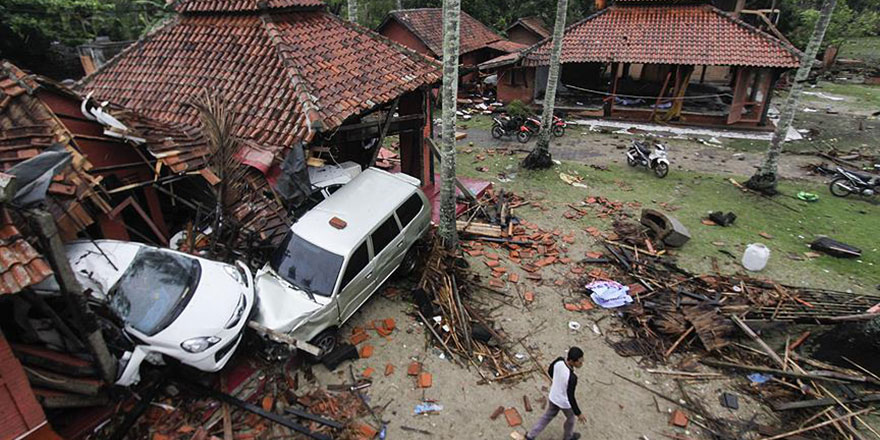 Endonezya'daki tsunamide ölü sayısı 222'ye yükseldi
