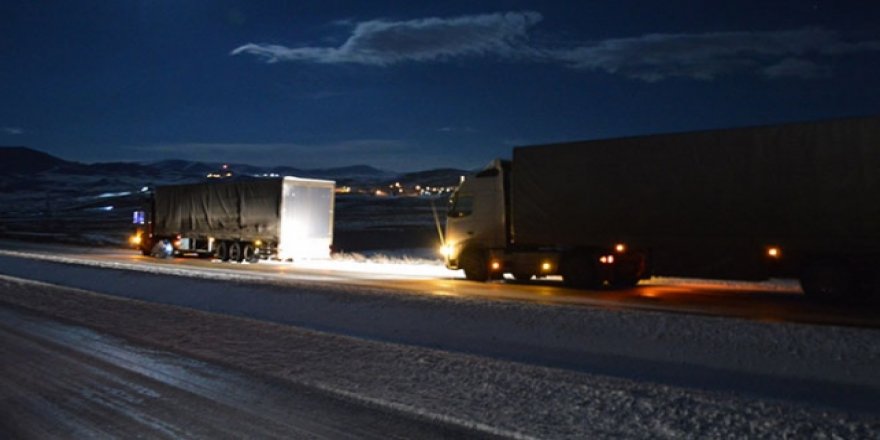Tendürek Geçidi'nde kar yağışı ve buzlanma