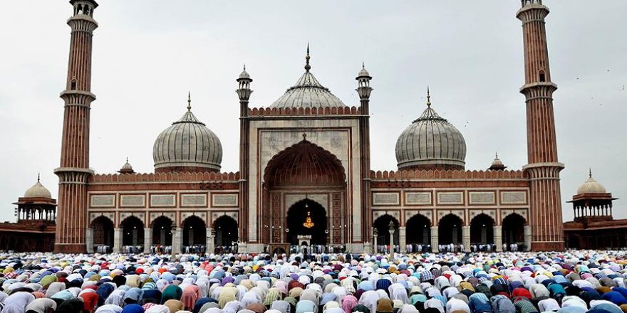 Hindistan Müslümanların Cuma Namazı kılmasına izin vermedi