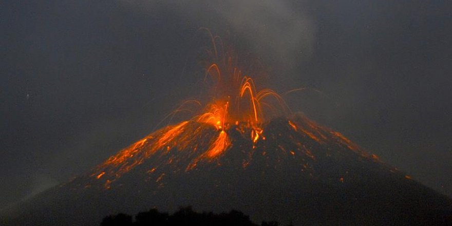 İtalya'da Etna'dan sonra Stromboli Yanardağı da faaliyete geçirildi